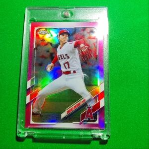 Shohei Ohtani Topps Pink Chrome Refractor #159 2021 in Magnetic Case
